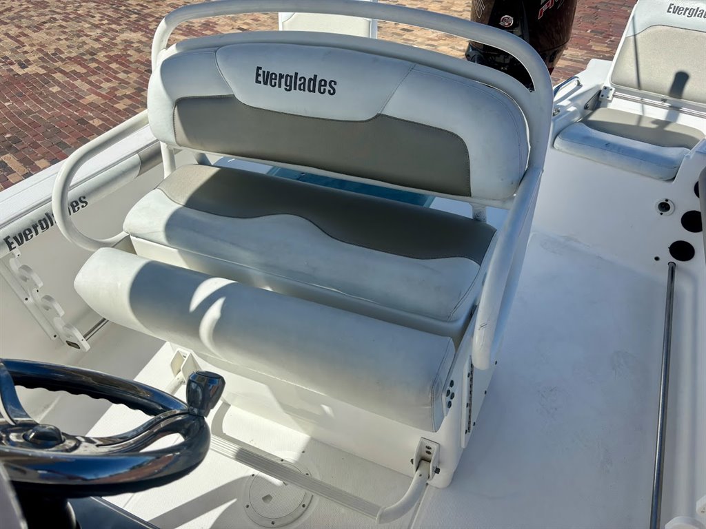 2008 EVERGLADES 211 CC - $49,995