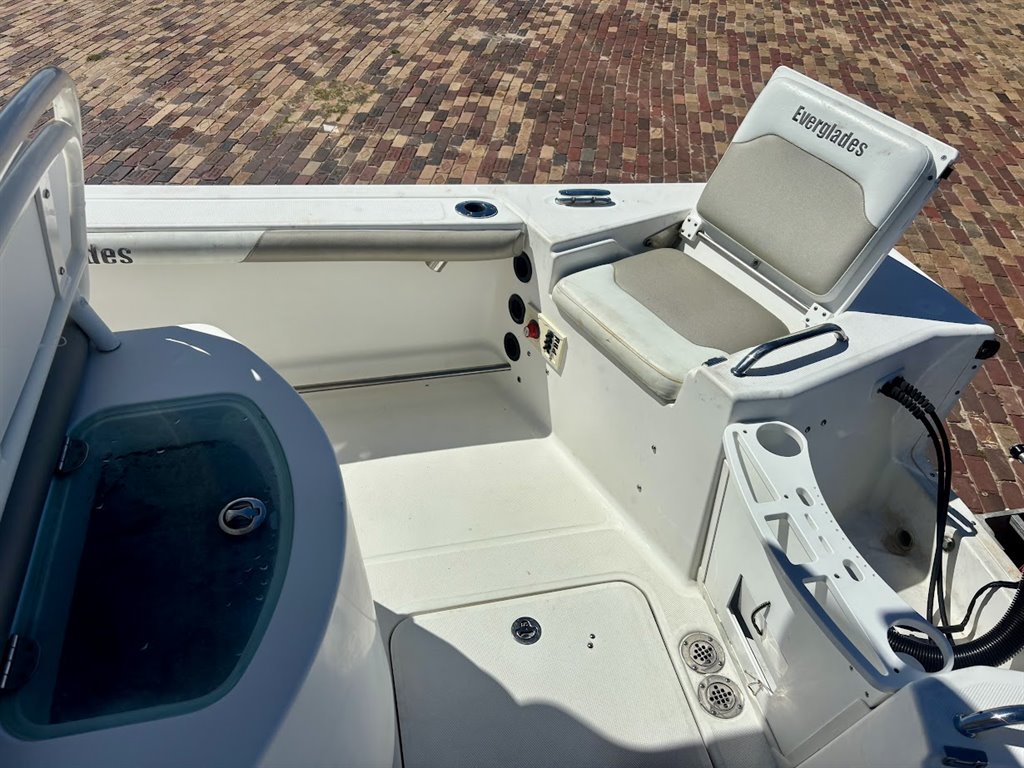 2008 EVERGLADES 211 CC - $49,995