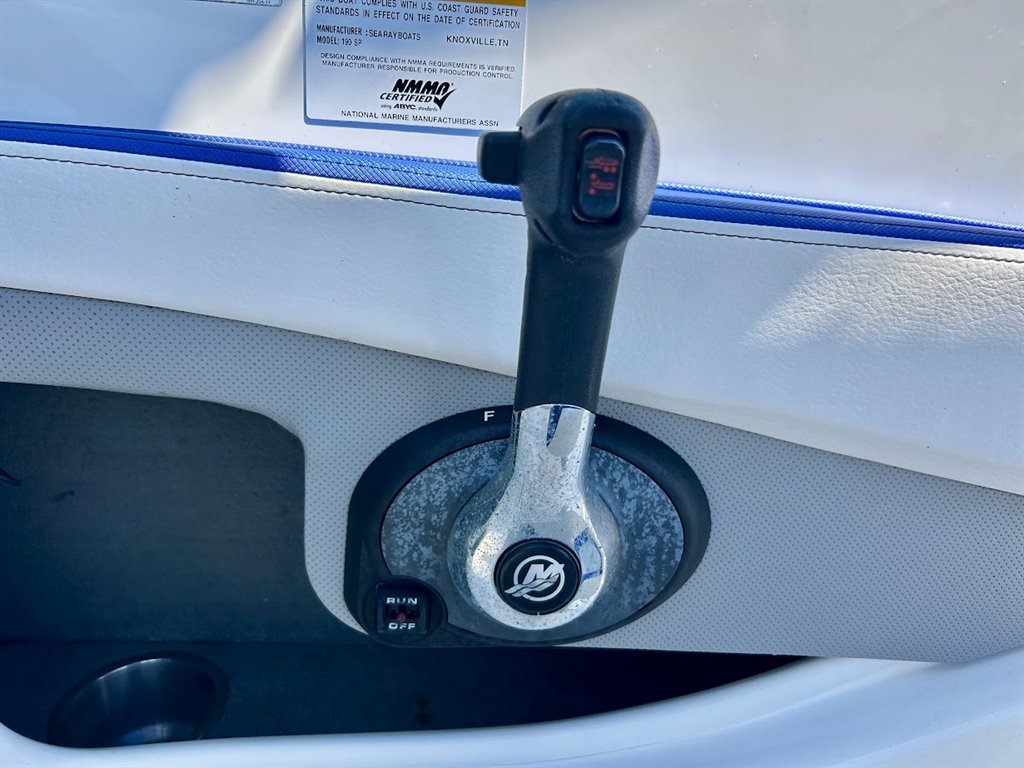 2013 SEA RAY  190 Sport - $17,995