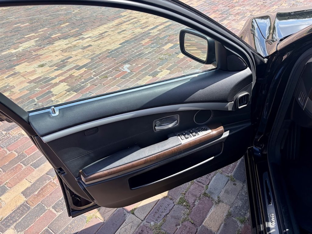 2007 BMW 750i - $6,495