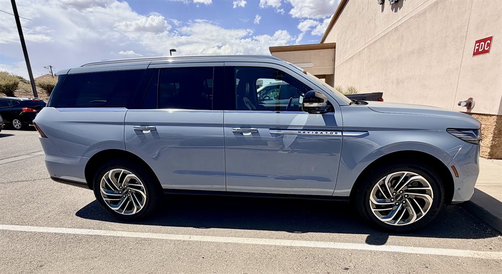 2025 Lincoln Navigator - $79,900