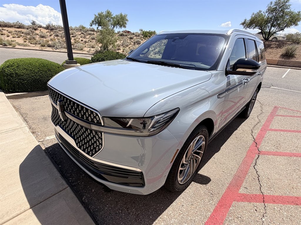 2025 Lincoln Navigator - $79,900