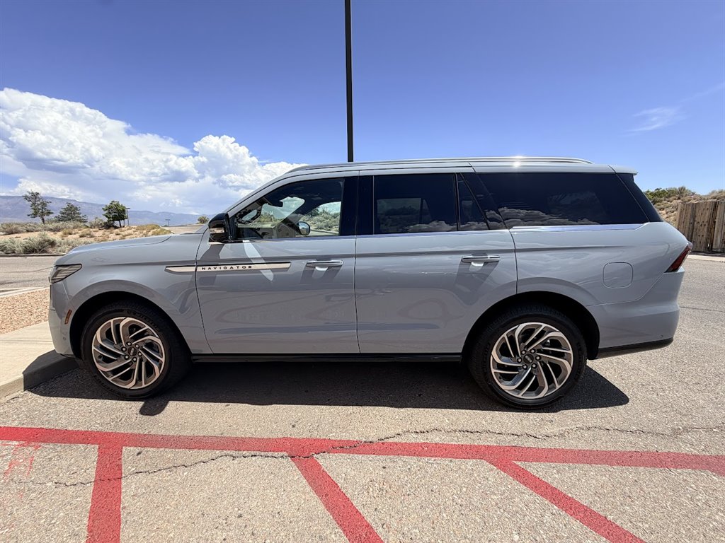 2025 Lincoln Navigator - $79,900