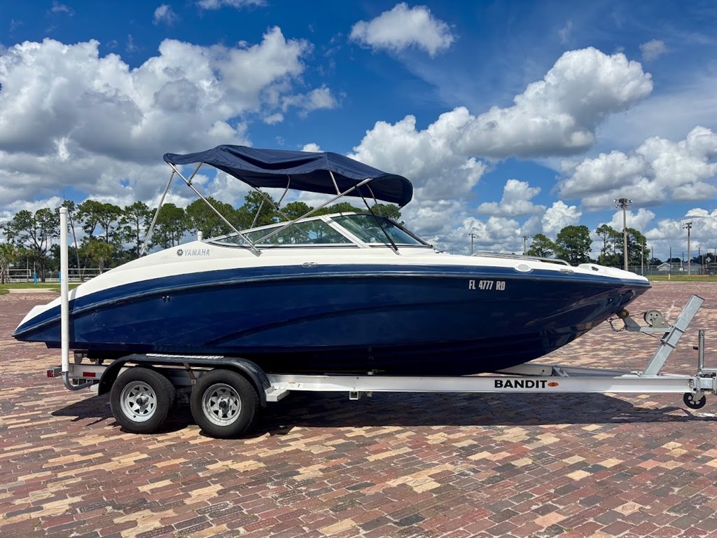 2015 YAMAHA SX 210 - $28,900