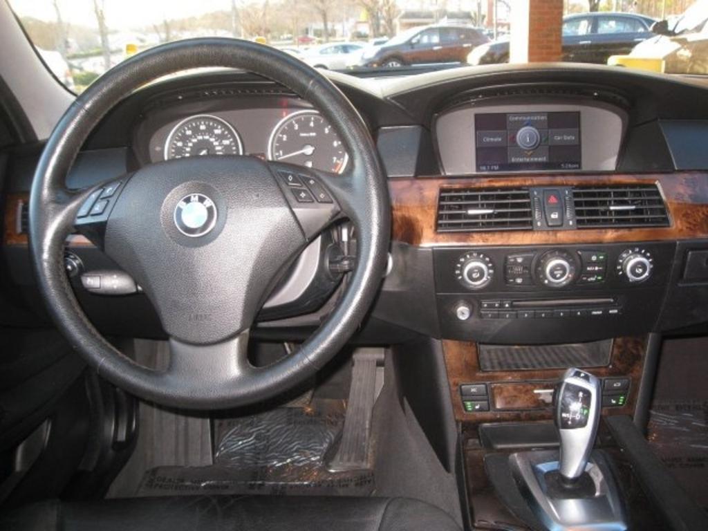 2008 BMW 5-Series 528xi photo