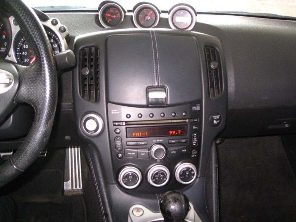 2009 Nissan 370Z Touring photo