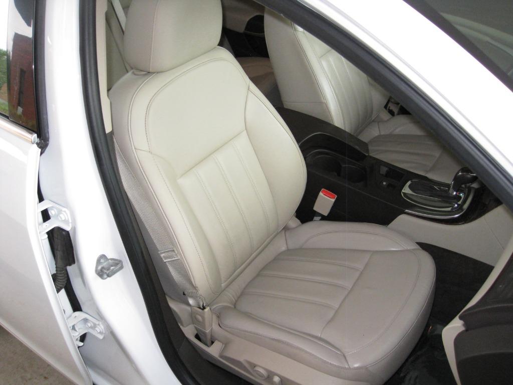 2013 Buick Regal Premium 1 photo