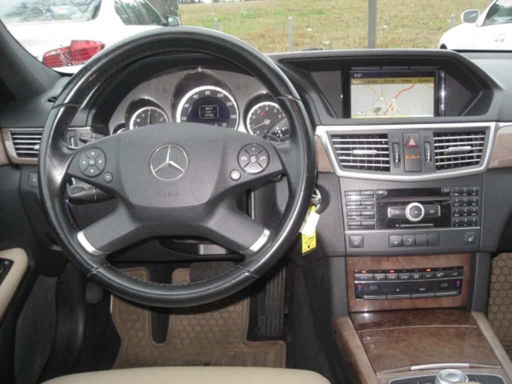 2011 Mercedes-Benz E-Class E350 4MATIC Luxury photo