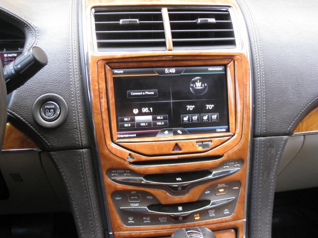 2011 Lincoln MKX photo