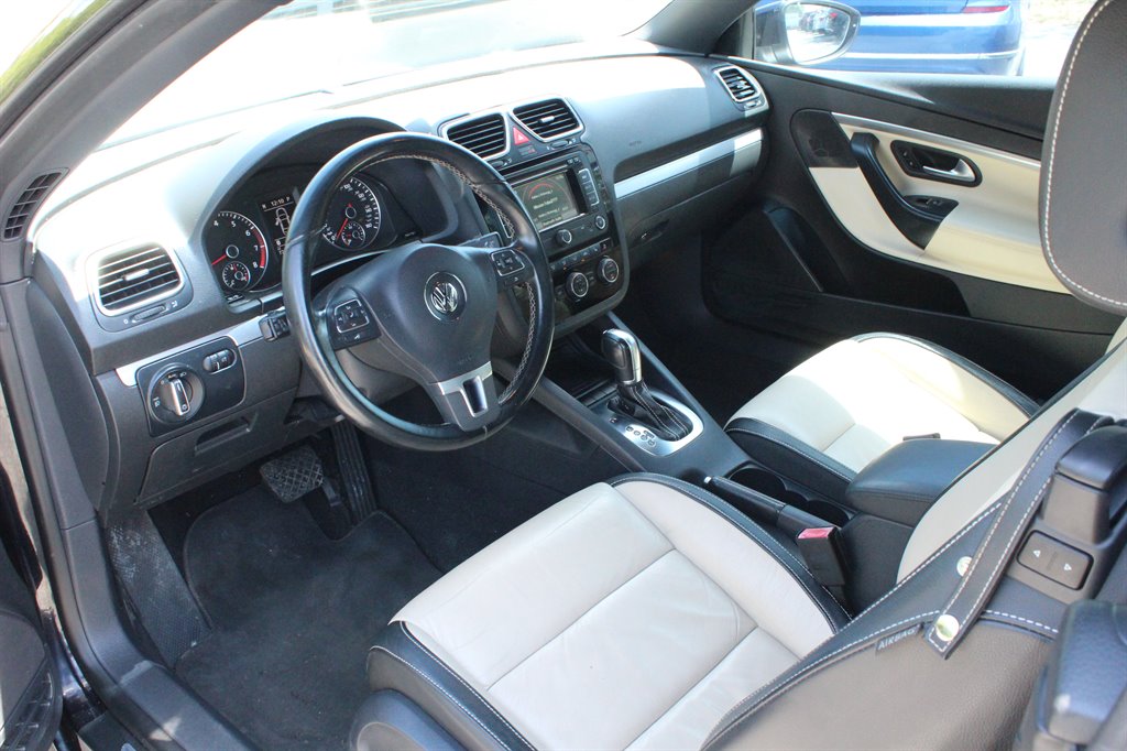 2015 Volkswagen Eos - $11,995