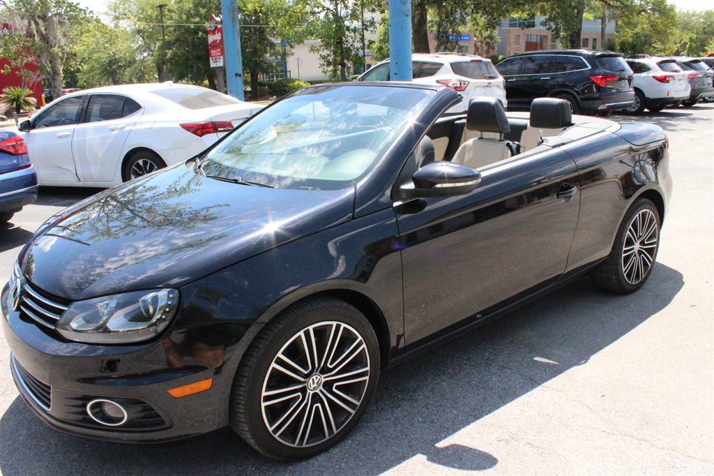 2015 Volkswagen Eos - $11,995