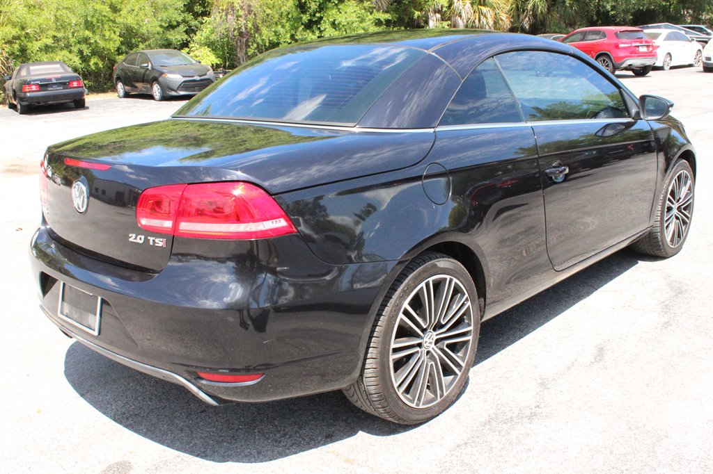2015 Volkswagen Eos - $11,995