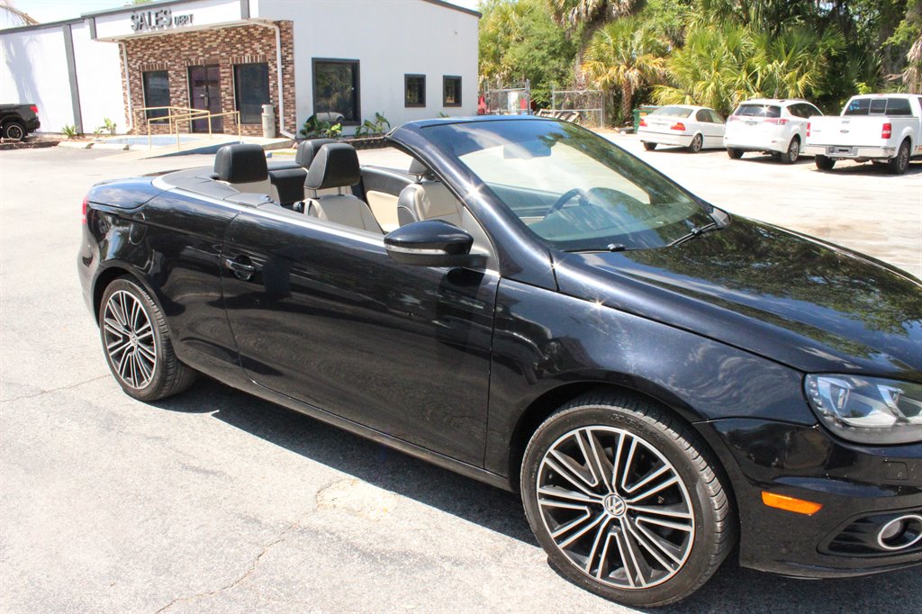 2015 Volkswagen Eos - $11,995