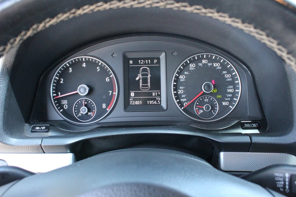 2015 Volkswagen Eos - $11,995