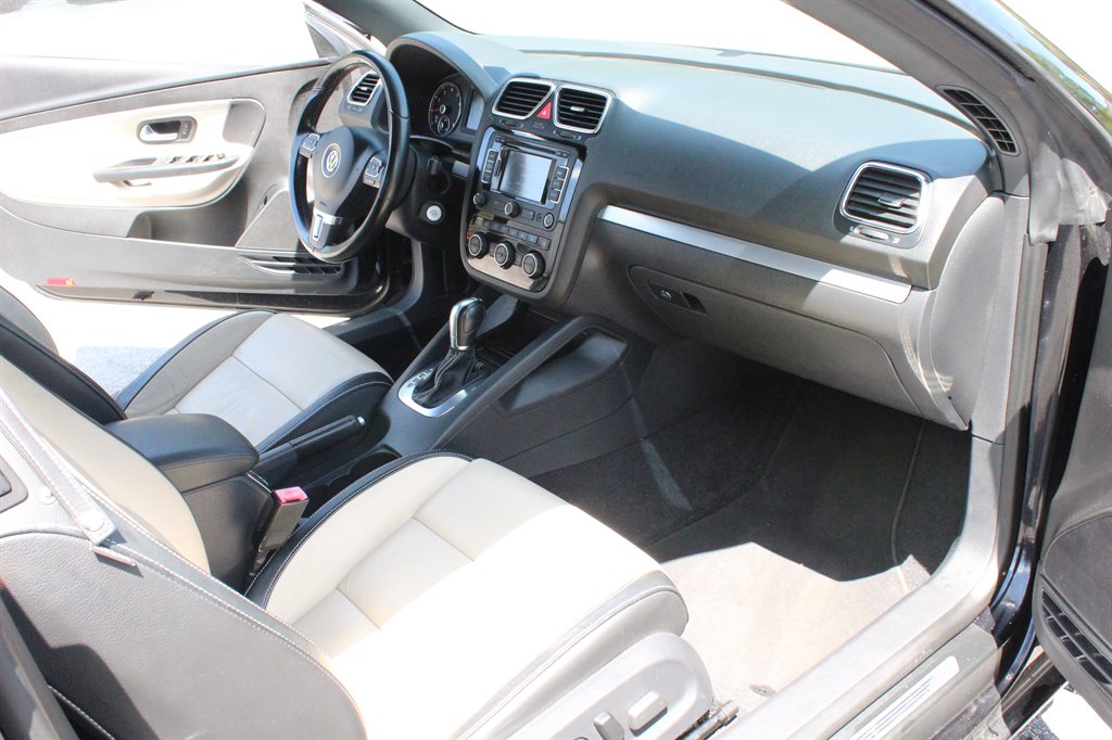 2015 Volkswagen Eos - $11,995