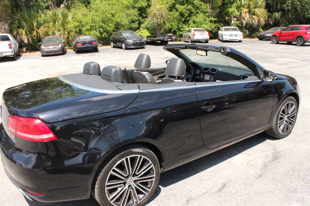 2015 Volkswagen Eos - $11,995