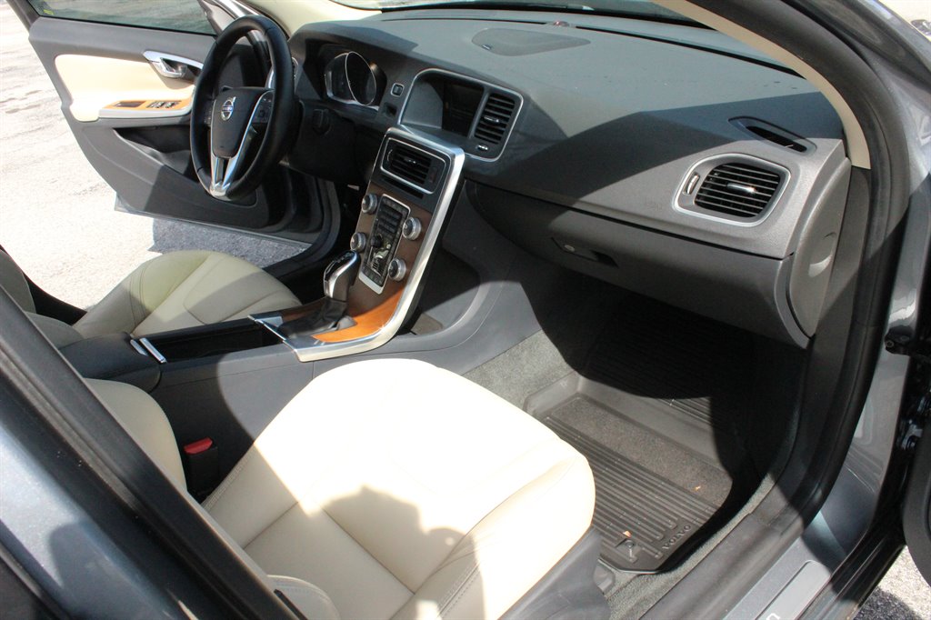 2016 Volvo S60 - $11,995