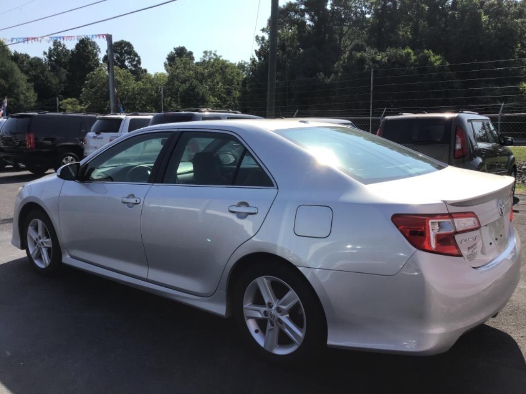 The 2014 Toyota Camry L photos