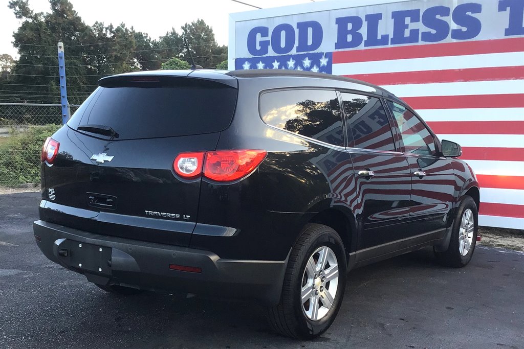 2011 Chevrolet Traverse LT photo