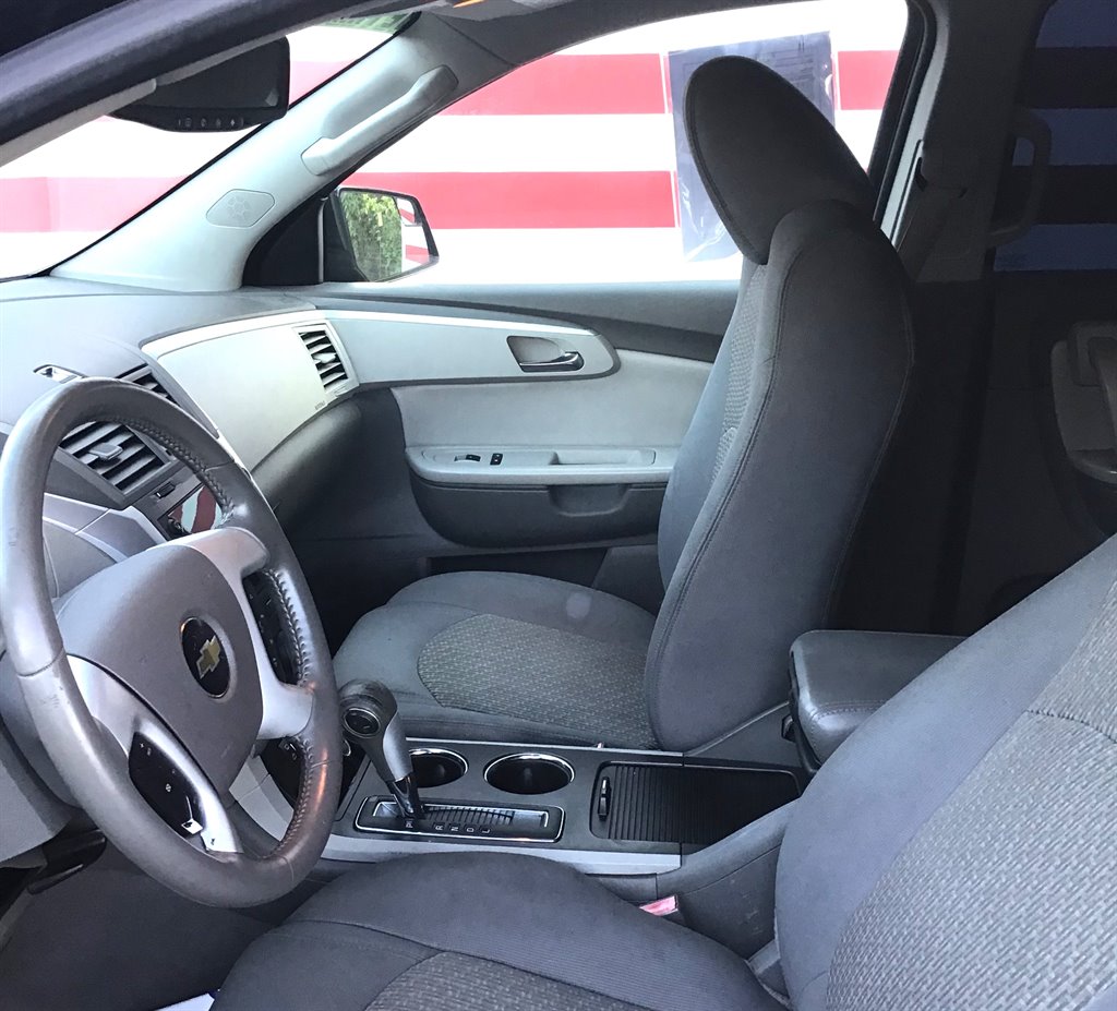 2011 Chevrolet Traverse LT photo