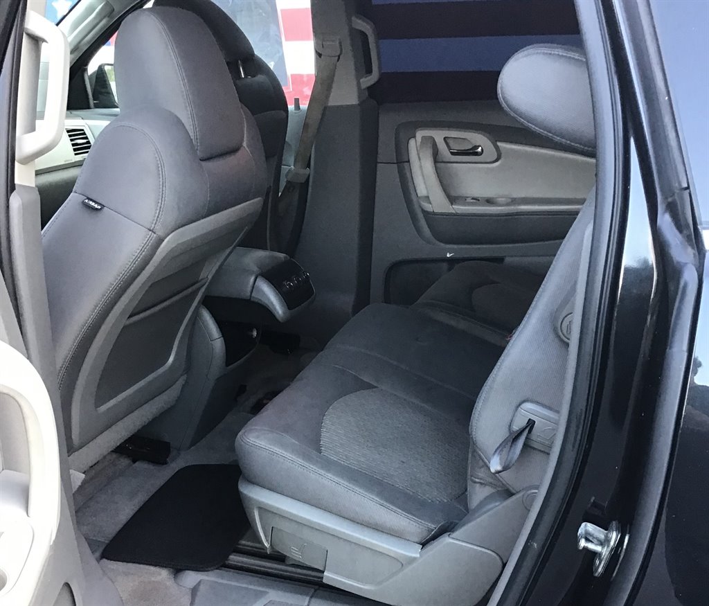 2011 Chevrolet Traverse LT photo