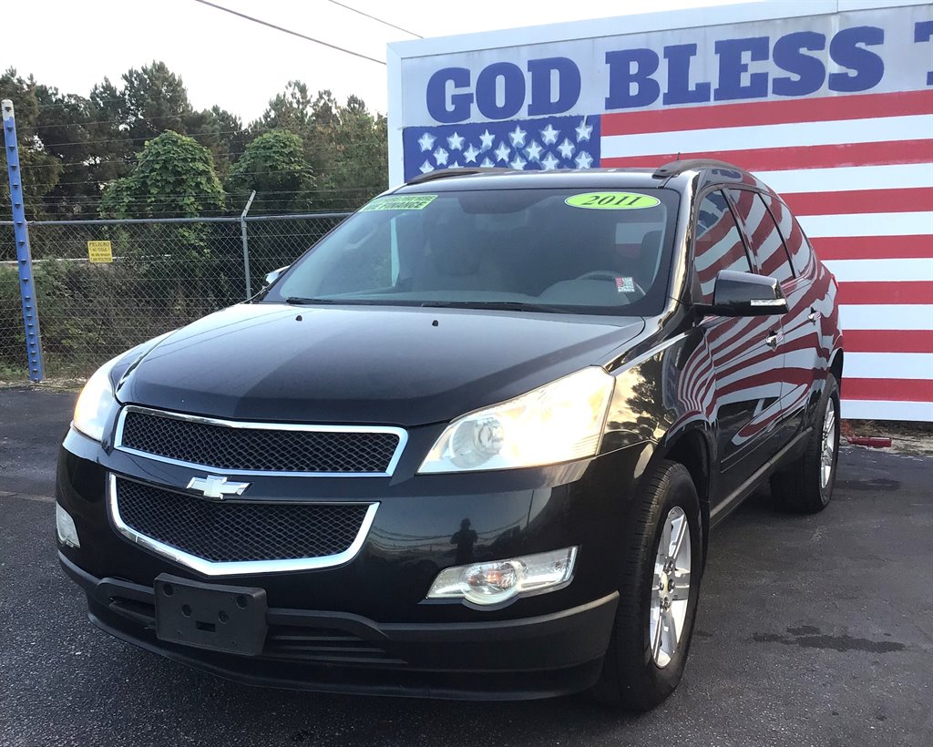 2011 Chevrolet Traverse LT photo