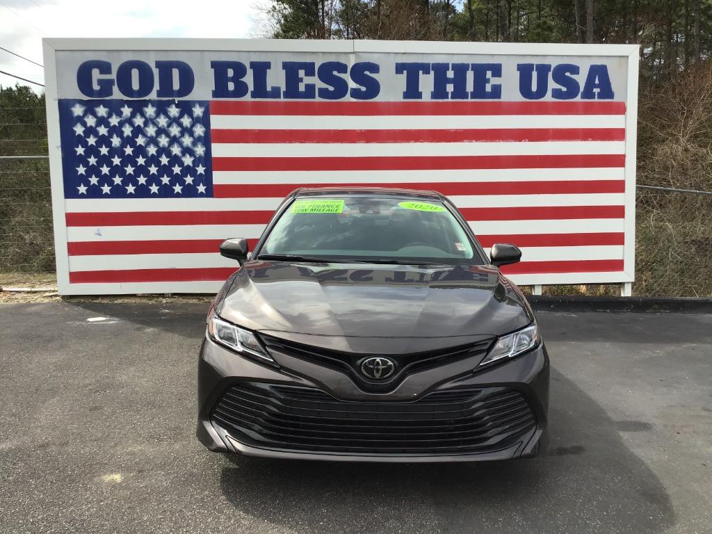 2020 Toyota Camry LE photo