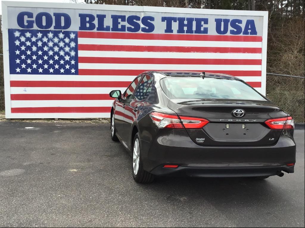 2020 Toyota Camry LE photo