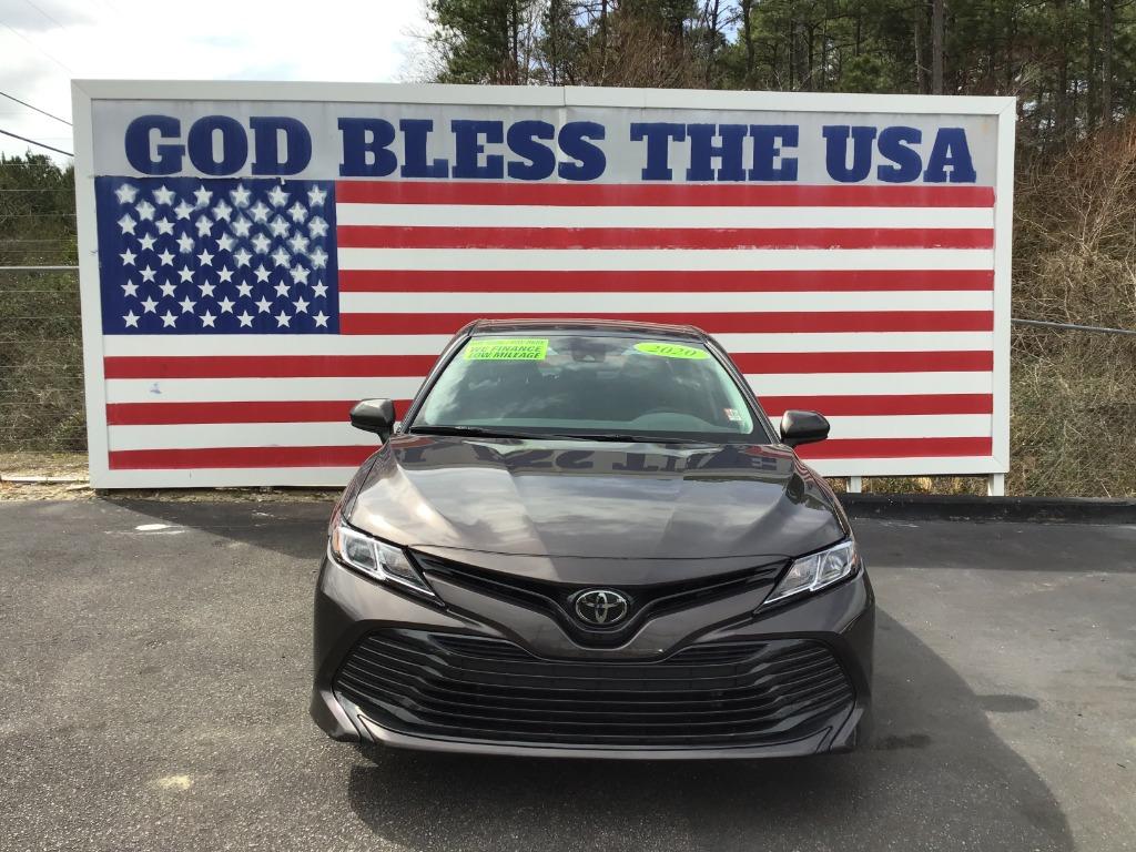 2020 Toyota Camry LE photo