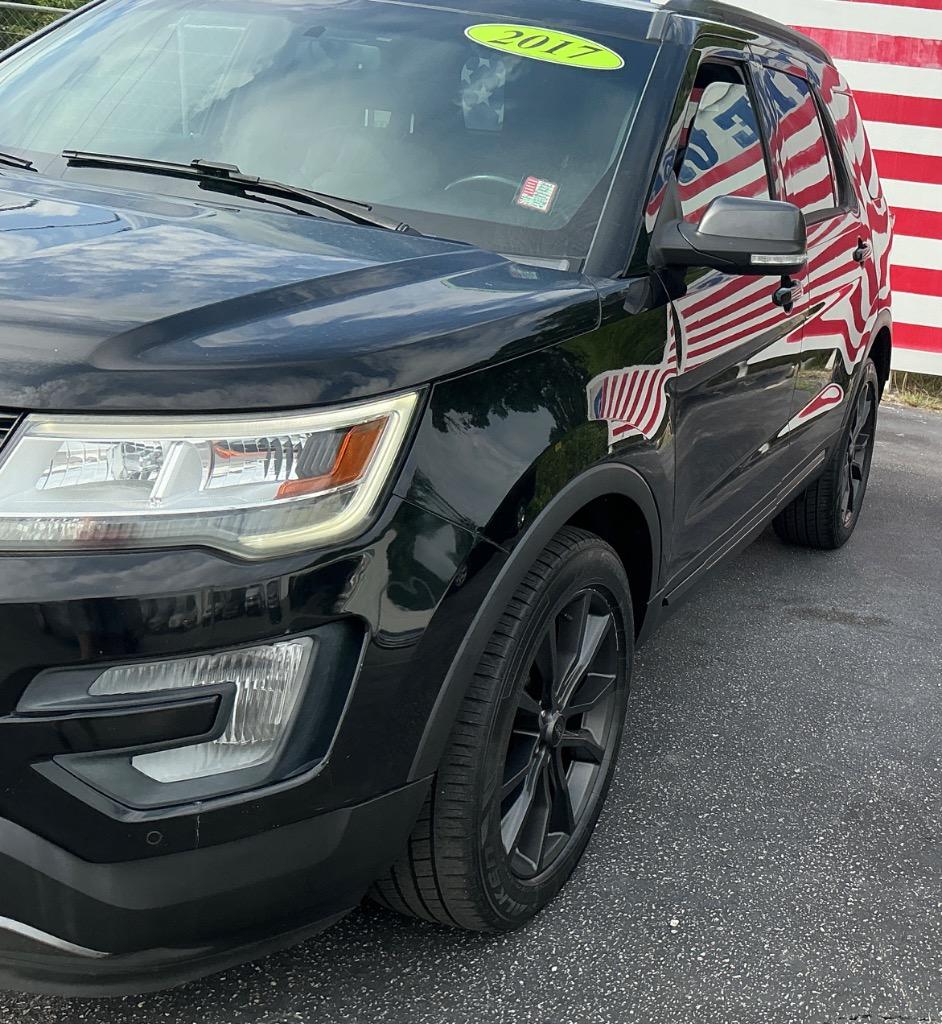 2017 Ford Explorer - $17,500