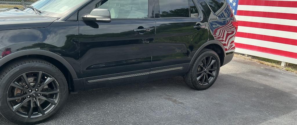 2017 Ford Explorer - $17,500