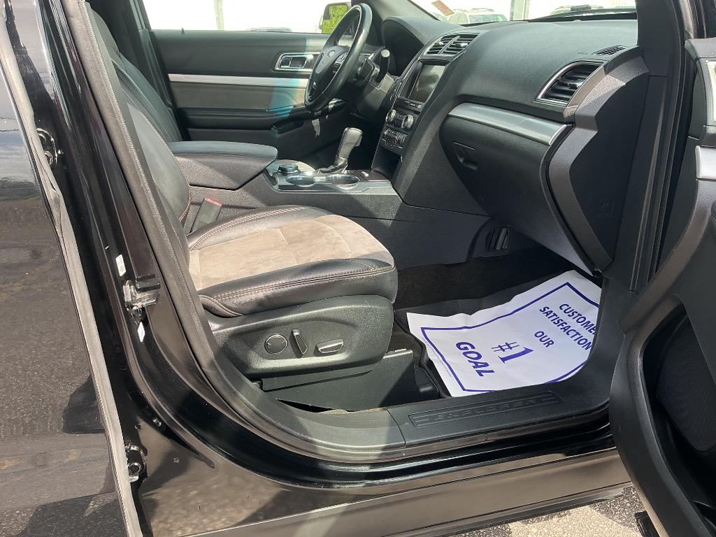 2017 Ford Explorer - $17,500