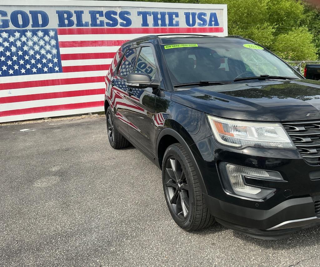 2017 Ford Explorer - $17,500