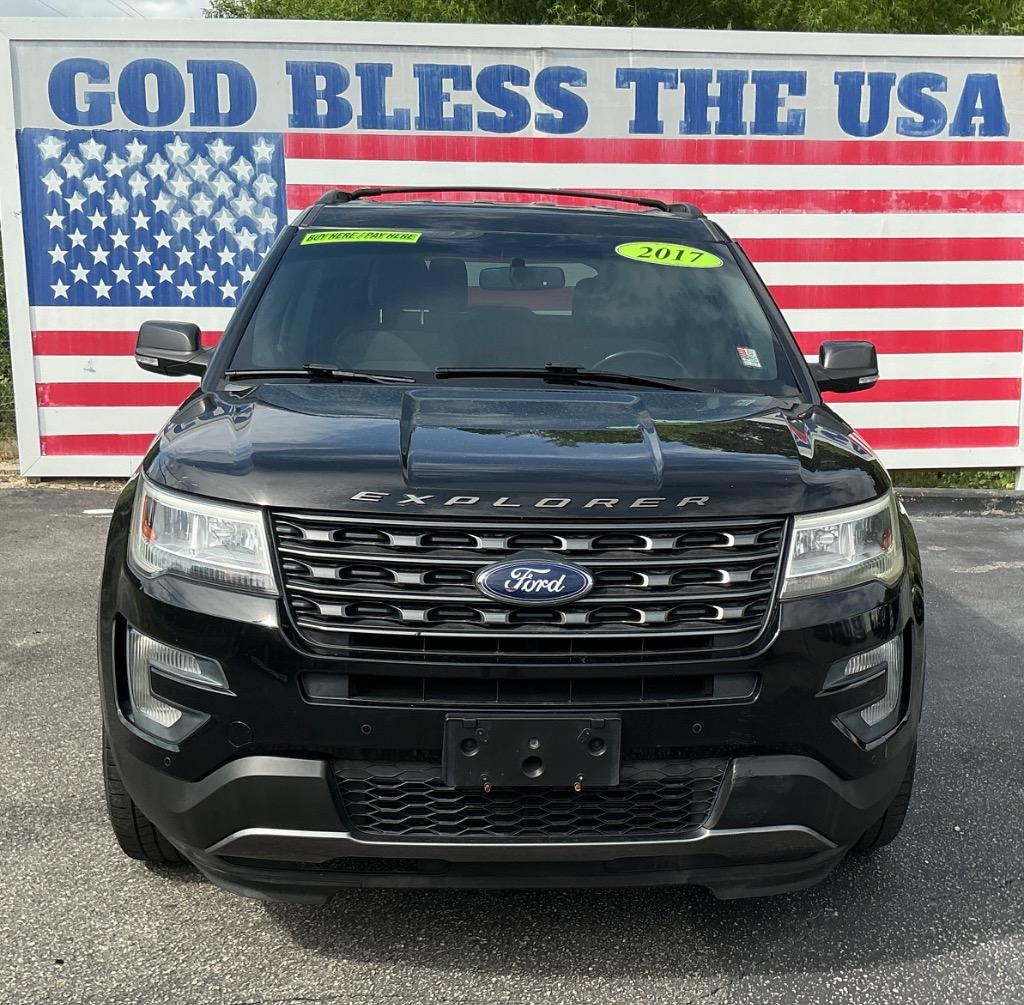 2017 Ford Explorer - $17,500