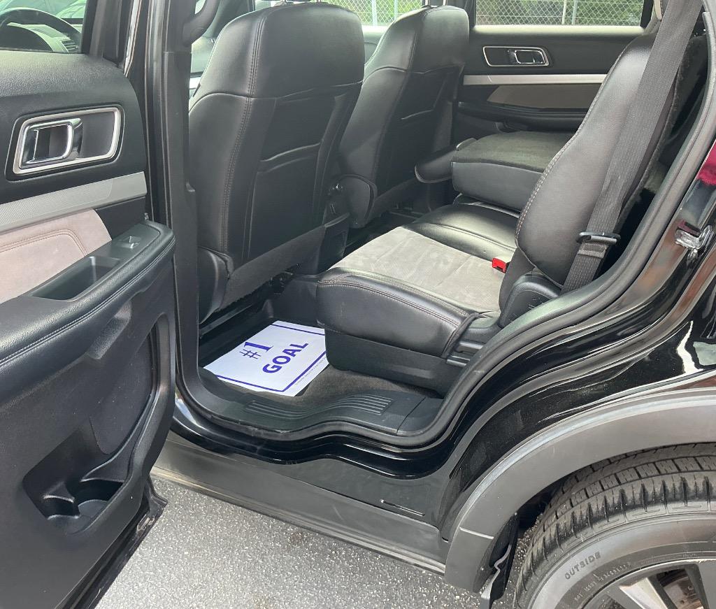 2017 Ford Explorer - $17,500