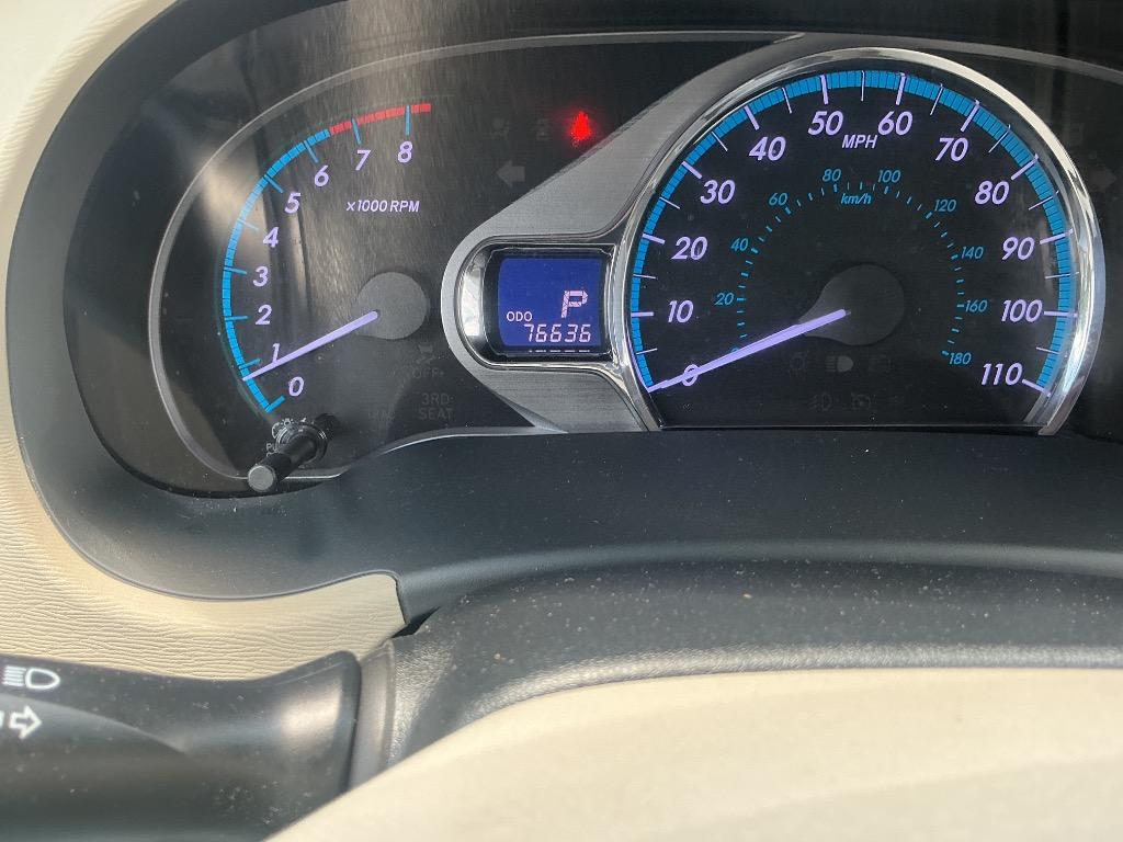 2012 Toyota Sienna - $12,000