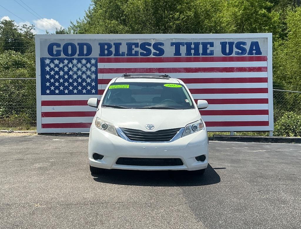 2012 Toyota Sienna - $12,000