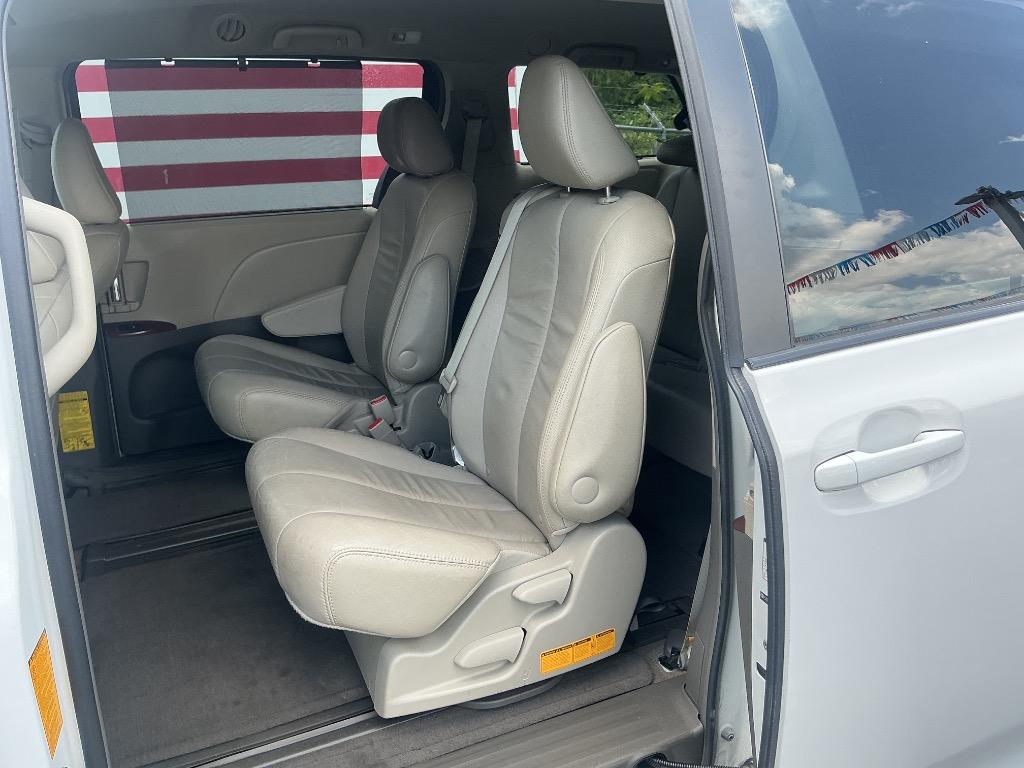 2012 Toyota Sienna - $12,000