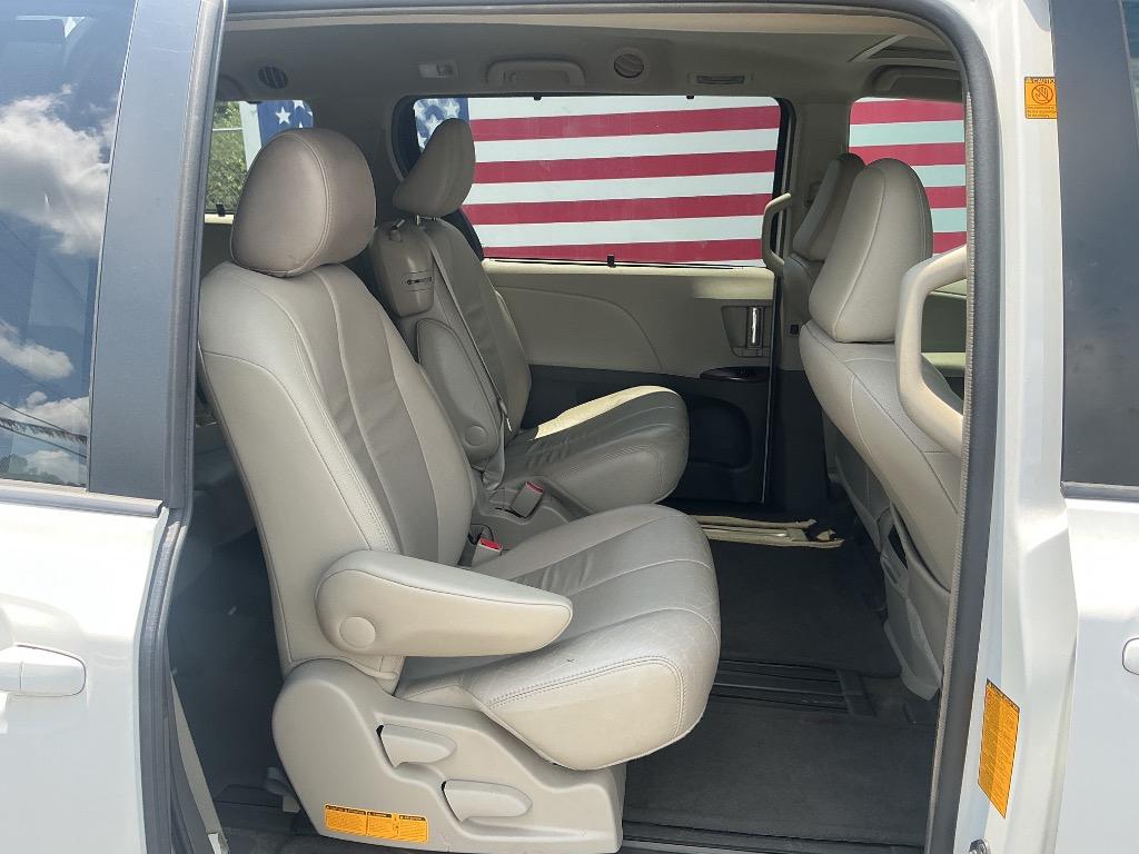 2012 Toyota Sienna - $12,000