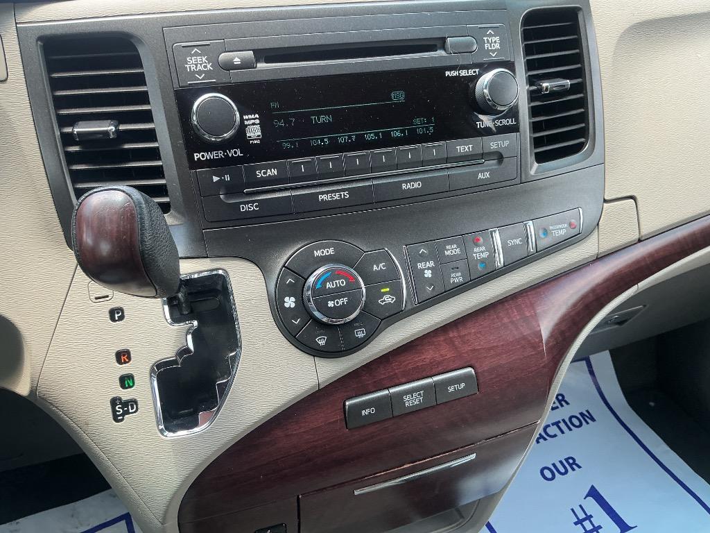 2012 Toyota Sienna - $12,000
