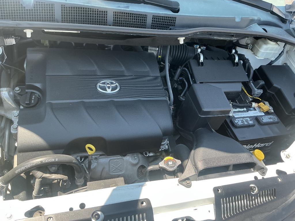 2012 Toyota Sienna - $12,000