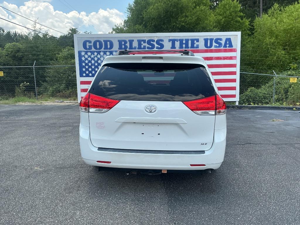 2012 Toyota Sienna - $12,000