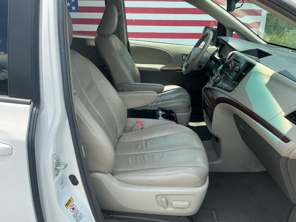 2012 Toyota Sienna - $12,000