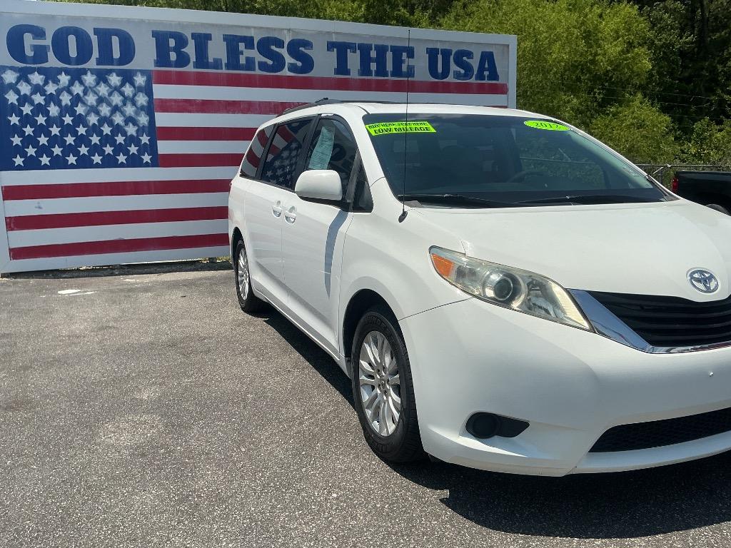 2012 Toyota Sienna - $12,000