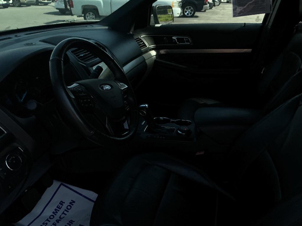 2018 Ford Explorer - $11,000