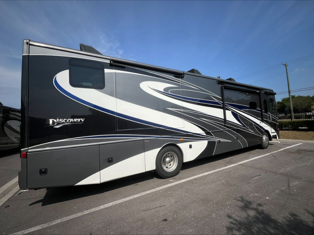 2019 Fleetwood DISCOVERY 38K  photo
