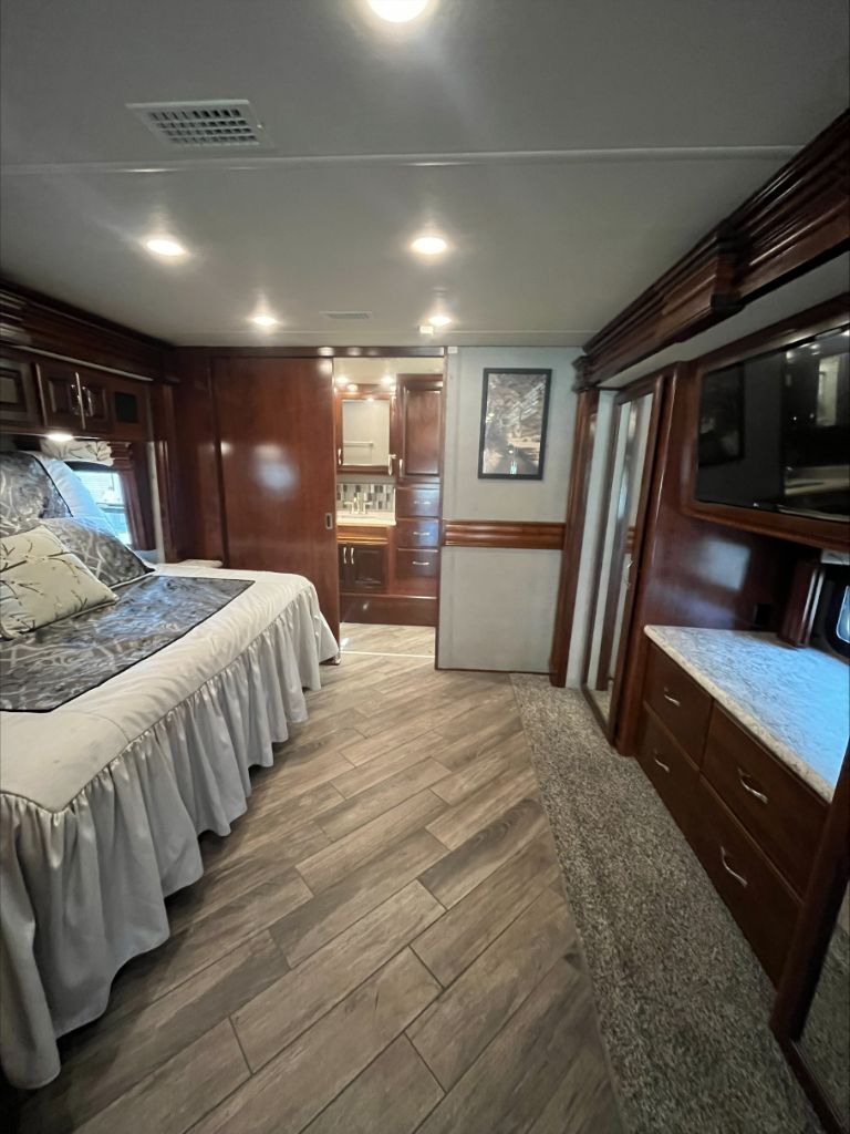 2019 Fleetwood DISCOVERY 38K  photo