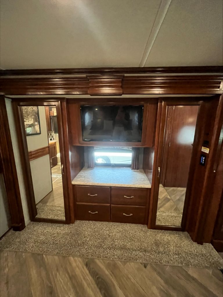 2019 Fleetwood DISCOVERY 38K  photo