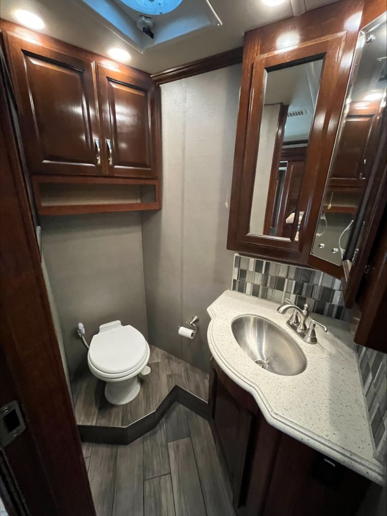 2019 Fleetwood DISCOVERY 38K  photo