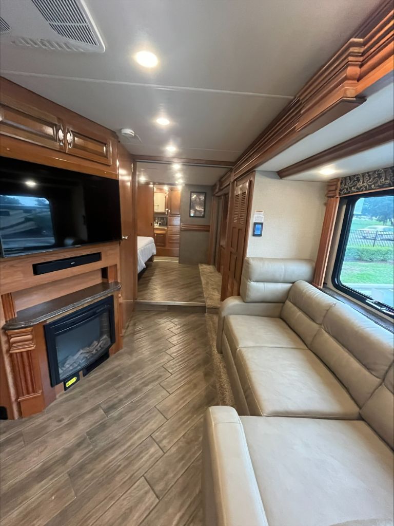 2019 Fleetwood DISCOVERY 38K  photo
